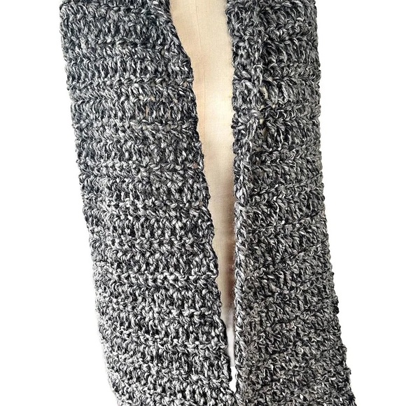 Chunky Knit Gray Scarf - Picture 2 of 4